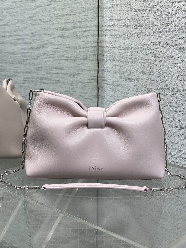 A bag leather 26 cm from bow
