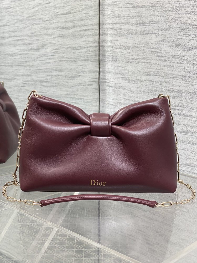 A bag leather 26 cm from bow