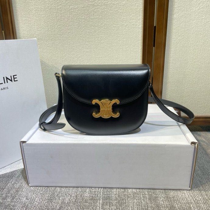 A bag leather BESACE TRIOMPHE 19 cm