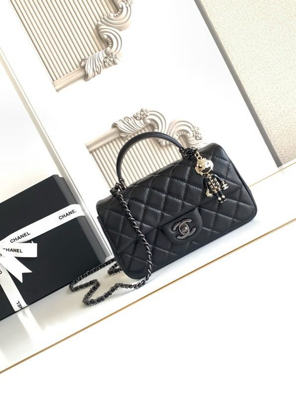 Сумка кожаная Chanel 21K Mini CF handle AS2431 20 см