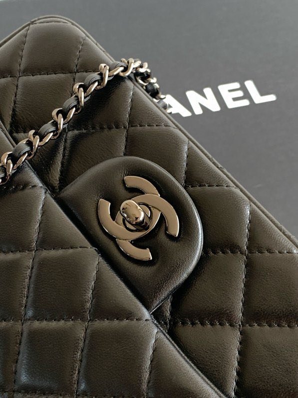 Сумка кожаная Chanel 21K Mini CF handle AS2431 20 см фото 9