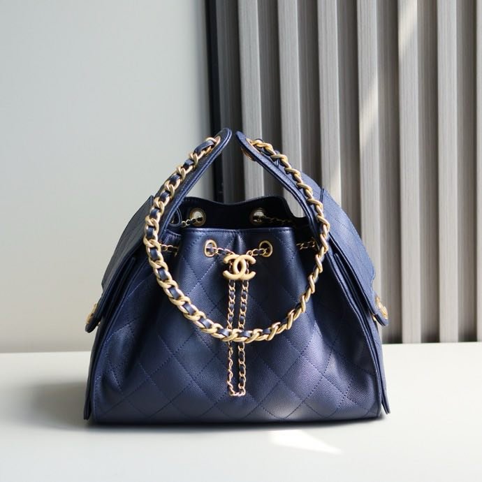 A bag leather CHANEL 25 Small