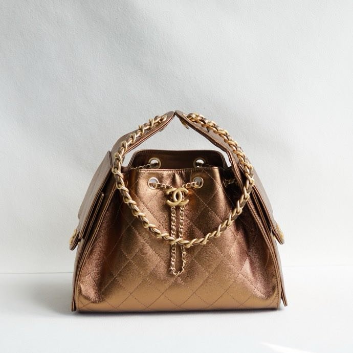 A bag leather CHANEL 25 Small