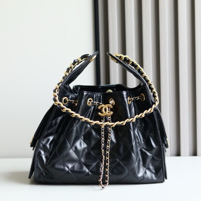 A bag leather CHANEL 25 Small