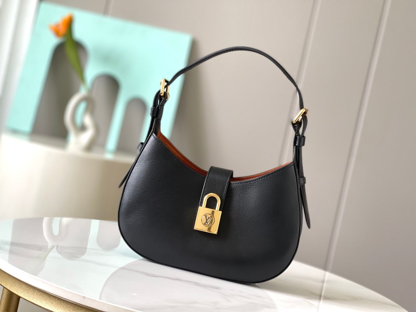 A bag leather across shoulder 26 cm
