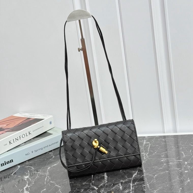 Сумка кожаная через плечо Andiamo 19 см