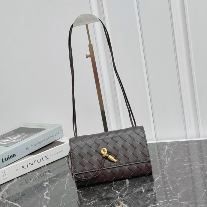 Сумка кожаная через плечо Andiamo 19 см