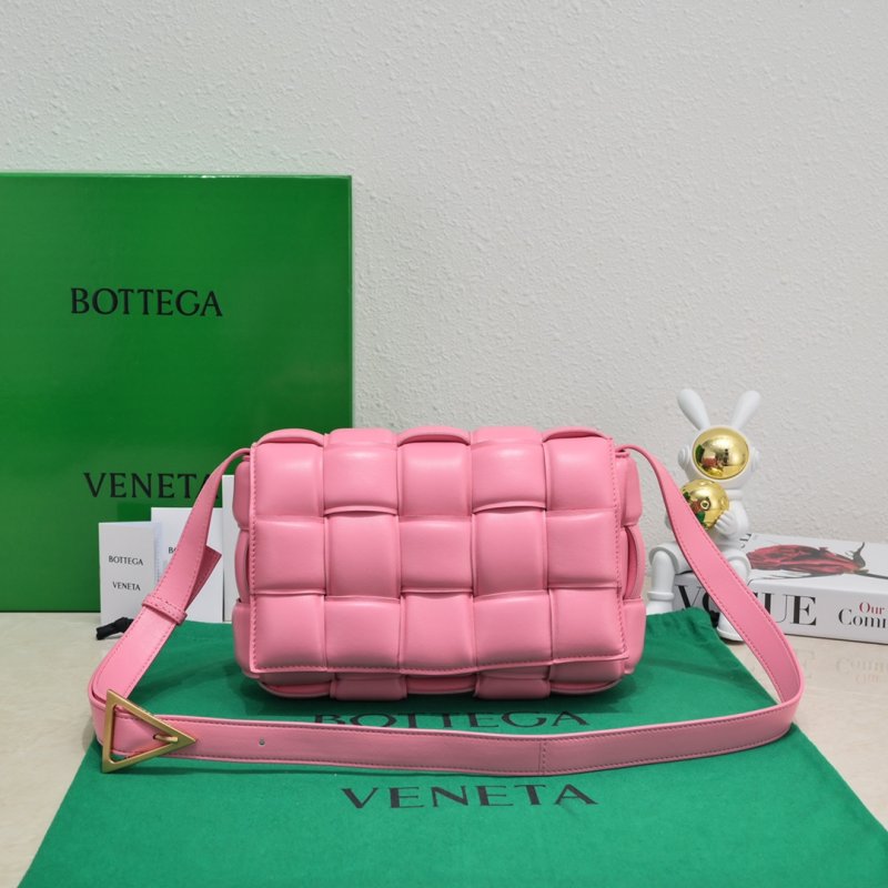 A bag leather across shoulder BV Cassette 26 cm