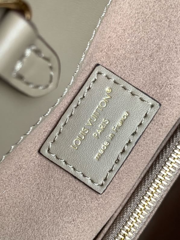 A bag leather City Avenue PM 30 cm фото 4