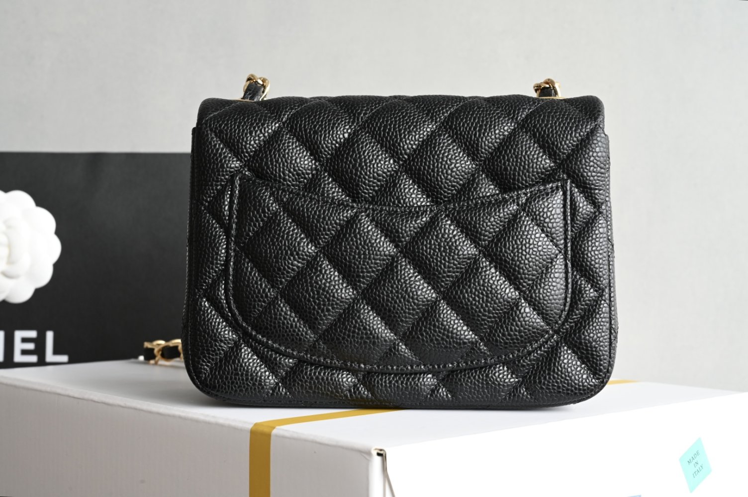 Сумка кожаная Classic Flap Mini 17 см фото 2