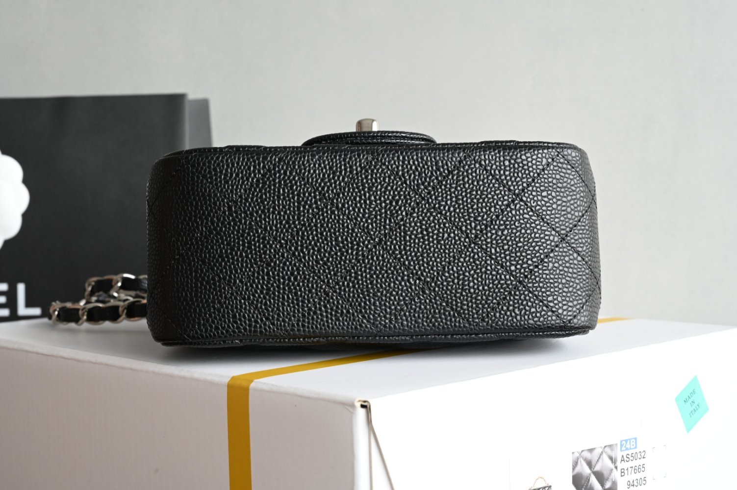 Сумка кожаная Classic Flap Mini 17 см фото 3