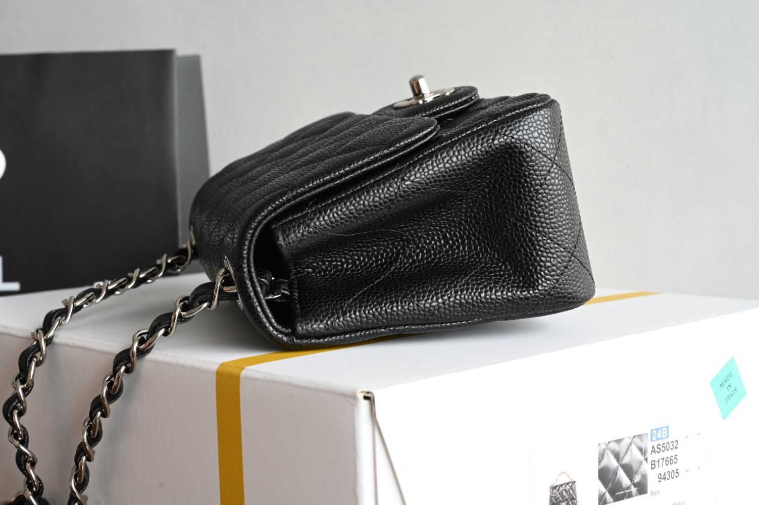 Сумка кожаная Classic Flap Mini 17 см фото 4