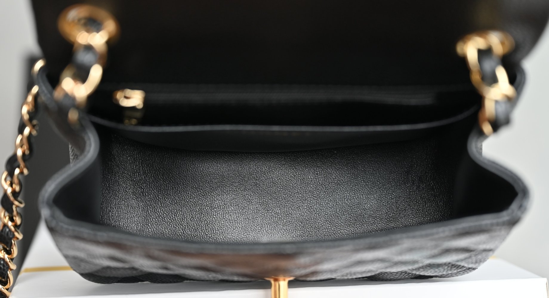 Сумка кожаная Classic Flap Mini 17 см фото 9