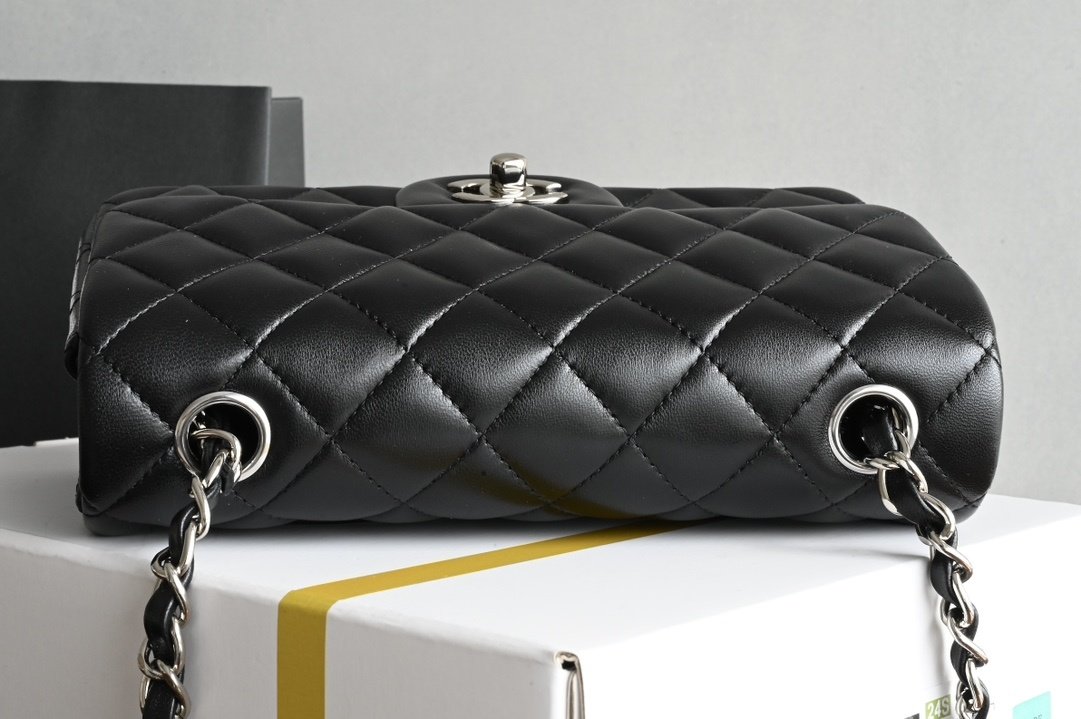 Сумка кожаная Classic Flap Mini 22 см фото 5