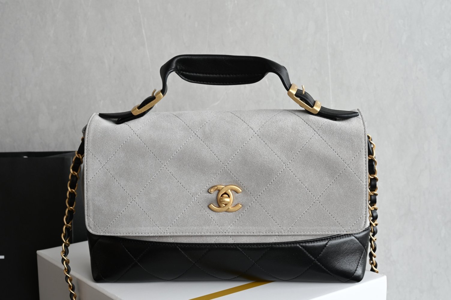 Сумка кожаная Coco Base Suede Handle Flap Bag