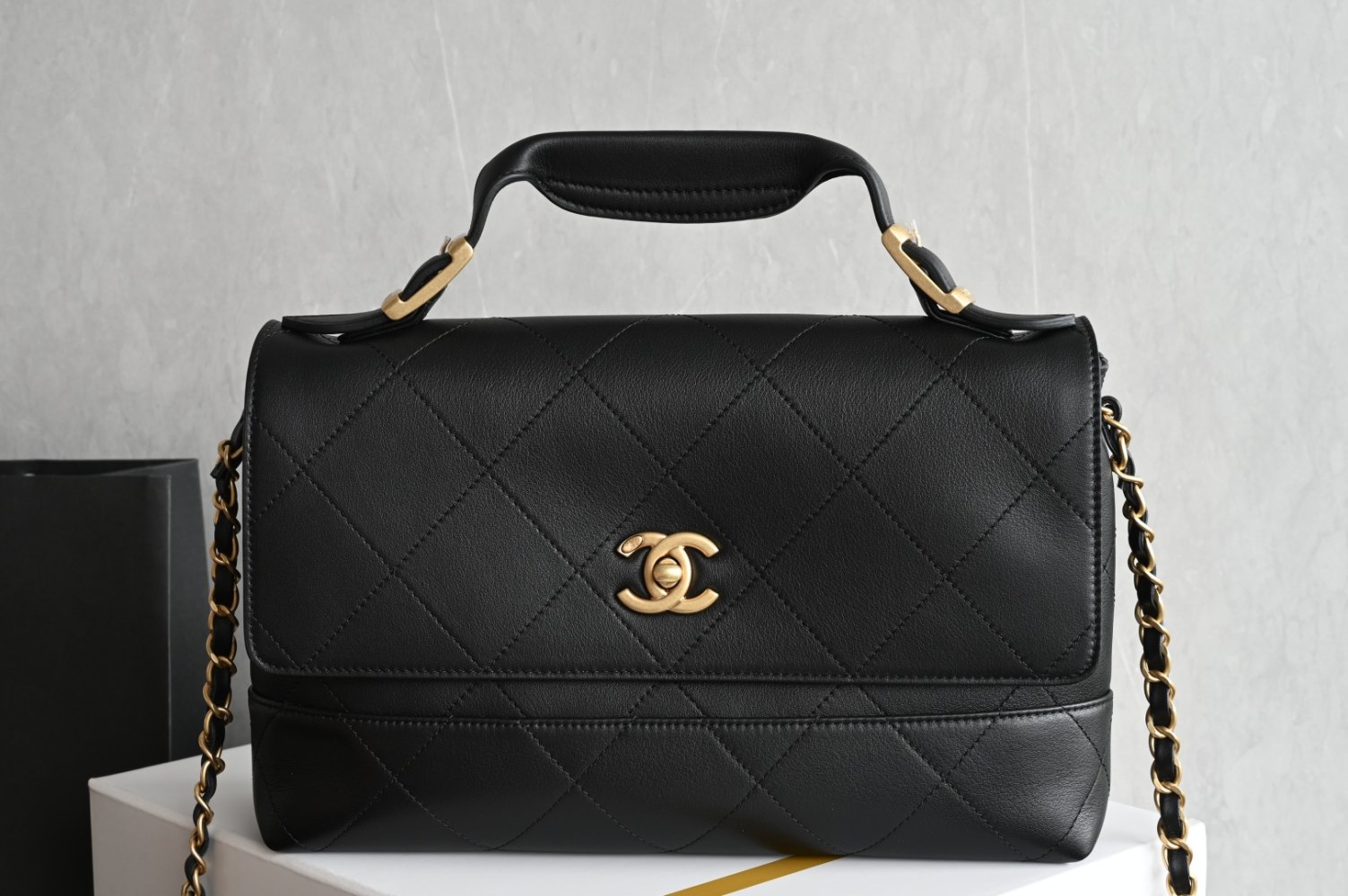 Сумка кожаная Coco Base Suede Handle Flap Bag