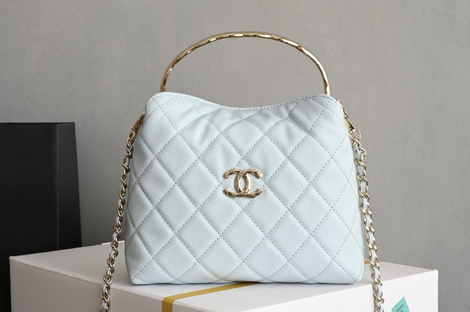 Сумка кожаная Coco Crush Hobo 18 см