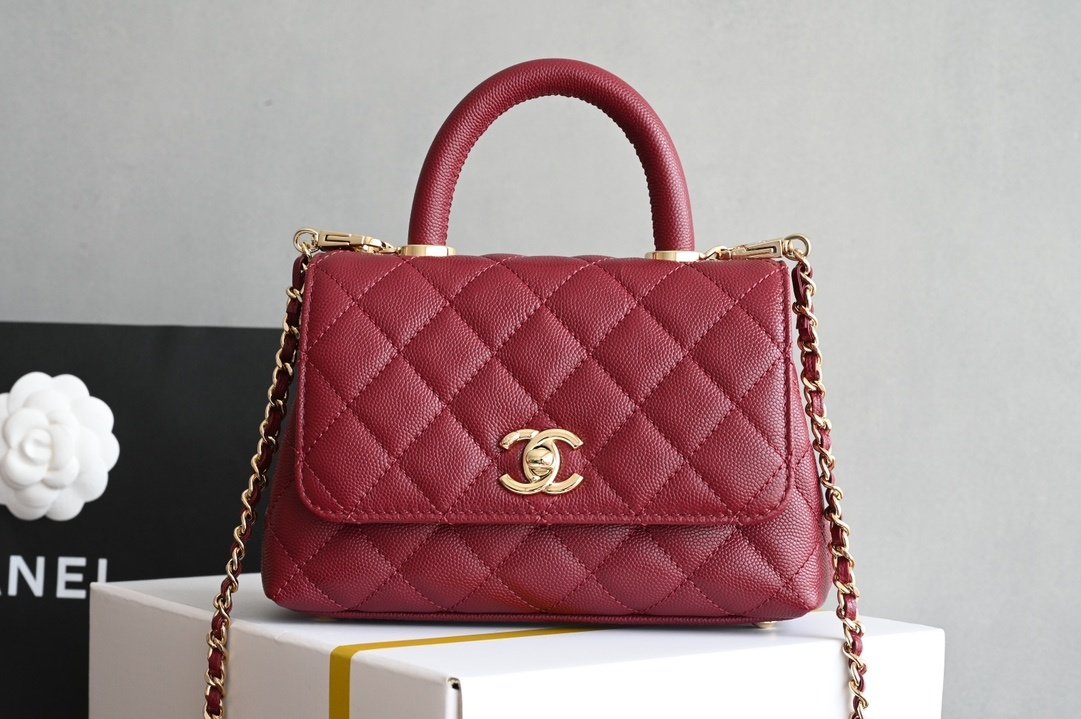 A bag leather Coco Handle 19 cm