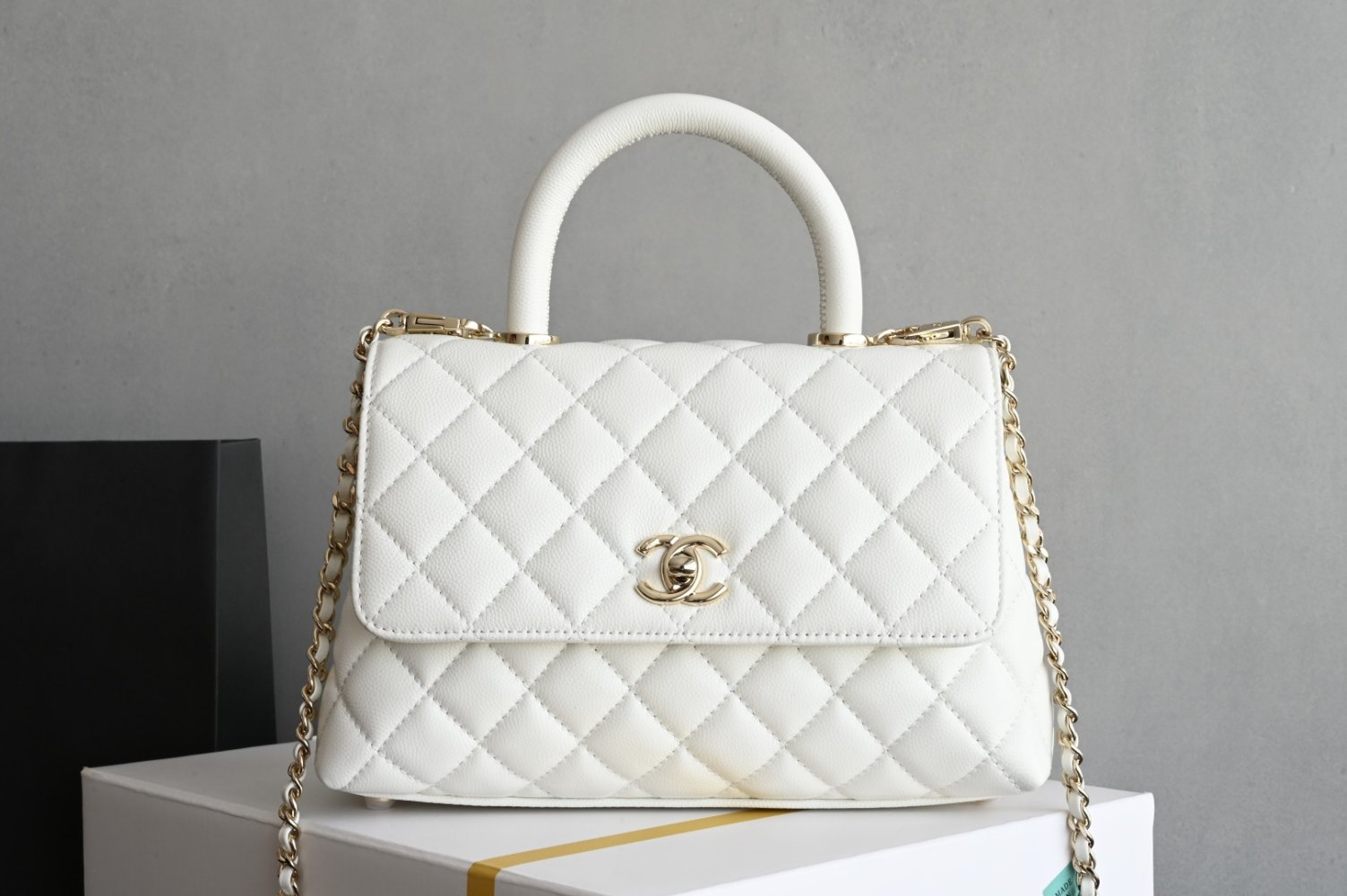 Сумка кожаная Coco Handle 24 см