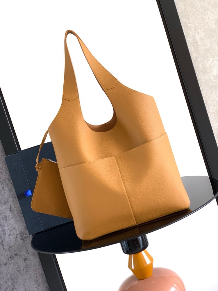 Сумка кожаная Dior Prive 35 см