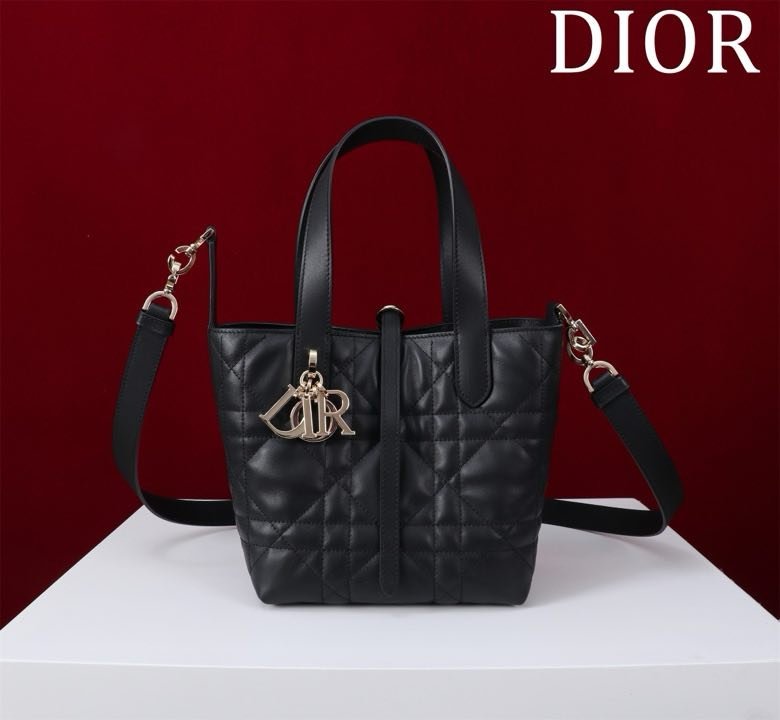 Сумка кожаная Dior Toujours 18 см