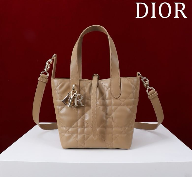 Сумка кожаная Dior Toujours 18 см