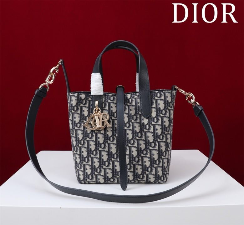 Сумка кожаная Dior Toujours 18 см