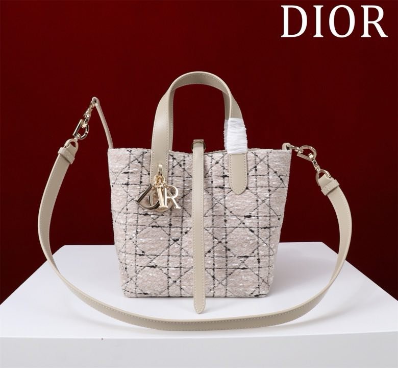 Сумка кожаная Dior Toujours 18 см