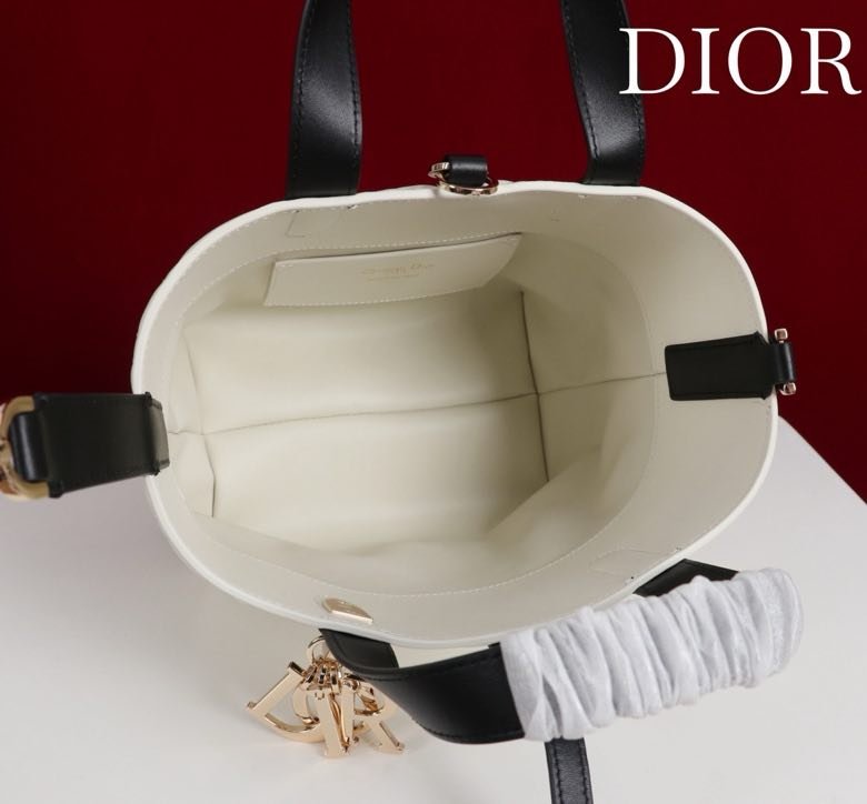 Сумка кожаная Dior Toujours 18 см фото 2