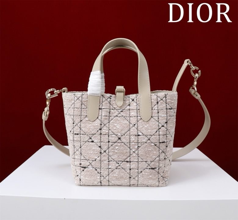 Сумка кожаная Dior Toujours 18 см фото 3