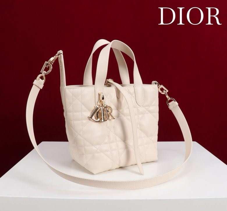 Сумка кожаная Dior Toujours 18 см фото 4