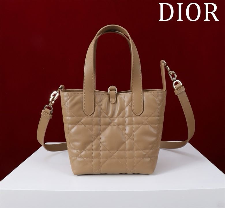 Сумка кожаная Dior Toujours 18 см фото 4