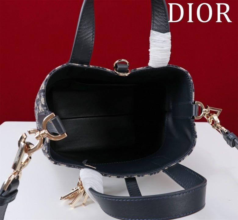 Сумка кожаная Dior Toujours 18 см фото 4