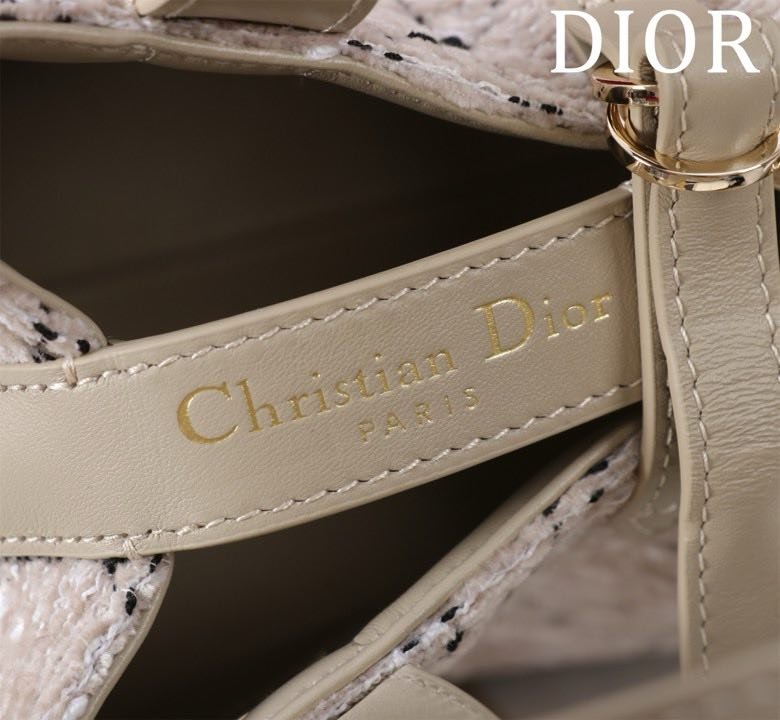 Сумка кожаная Dior Toujours 18 см фото 4