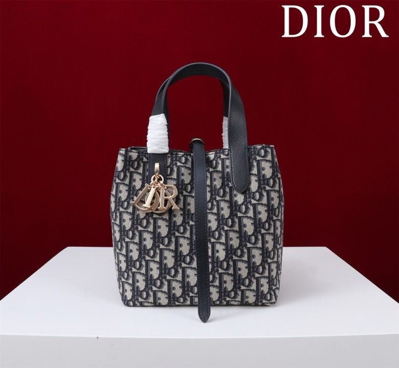Сумка кожаная Dior Toujours 18 см фото 5