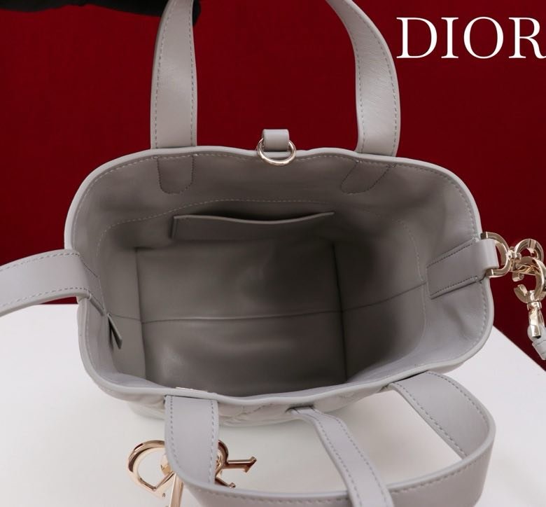 Сумка кожаная Dior Toujours 18 см фото 6