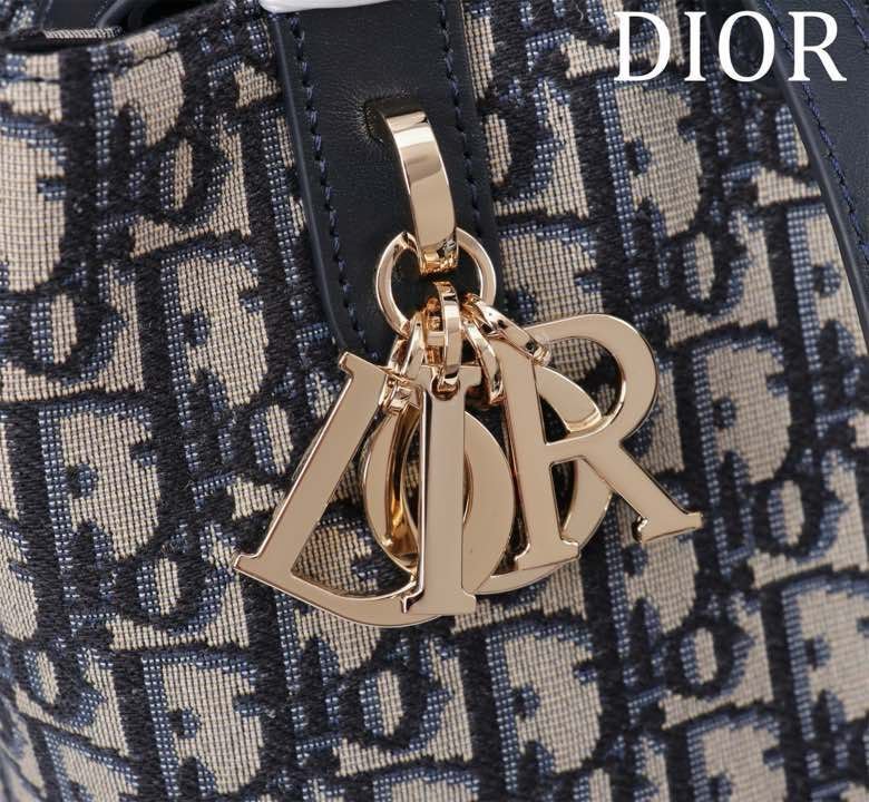 Сумка кожаная Dior Toujours 18 см фото 6