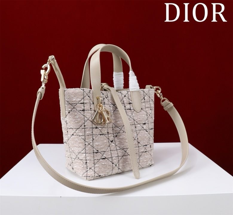 Сумка кожаная Dior Toujours 18 см фото 6