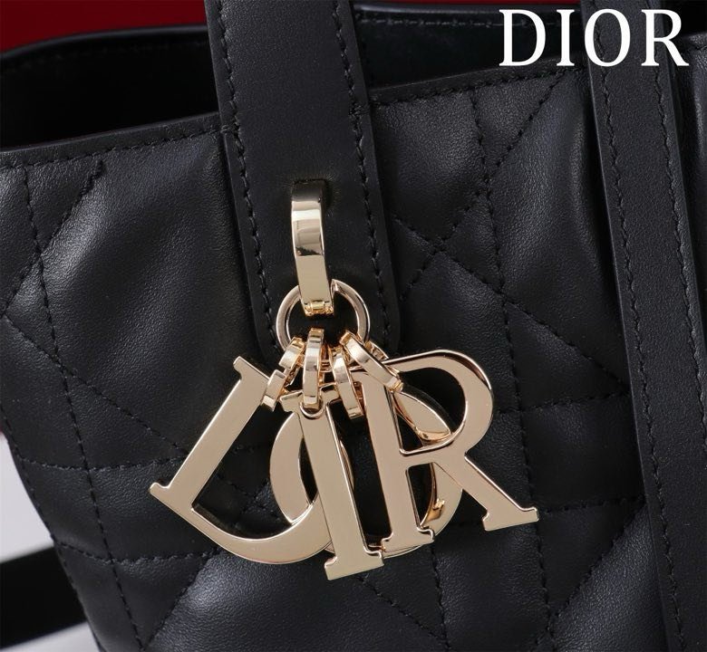 Сумка кожаная Dior Toujours 18 см фото 7