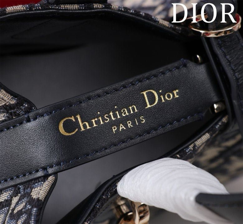 Сумка кожаная Dior Toujours 18 см фото 7