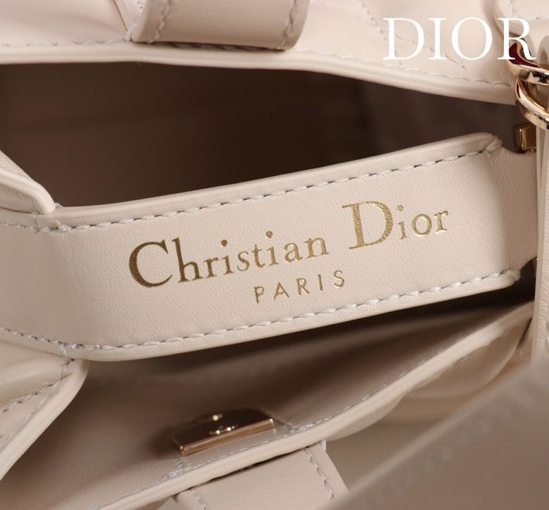 Сумка кожаная Dior Toujours 18 см фото 8