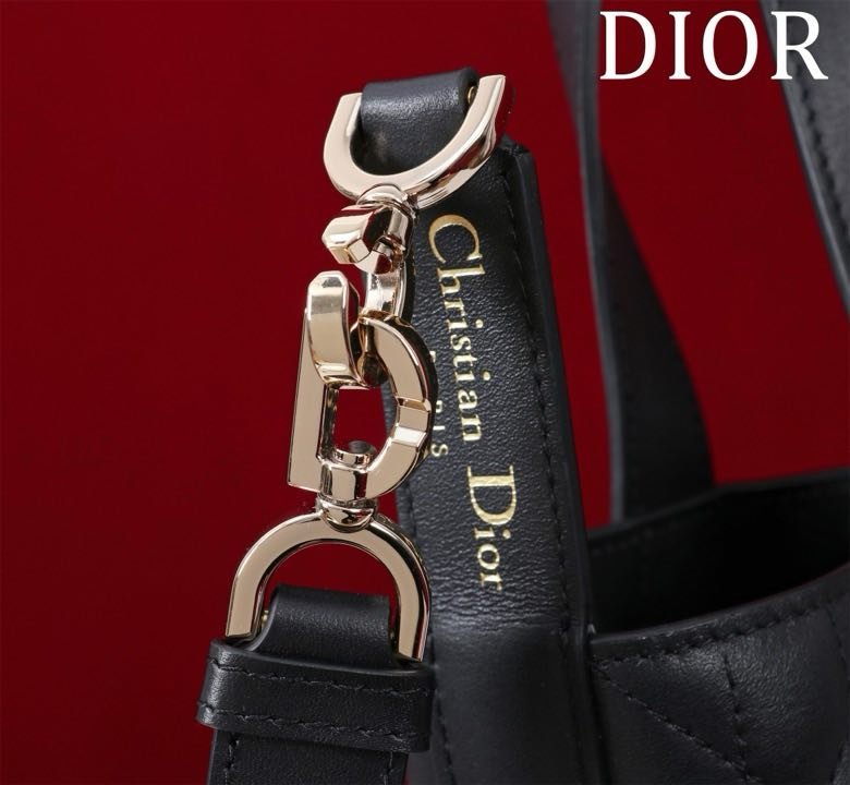 Сумка кожаная Dior Toujours 18 см фото 9
