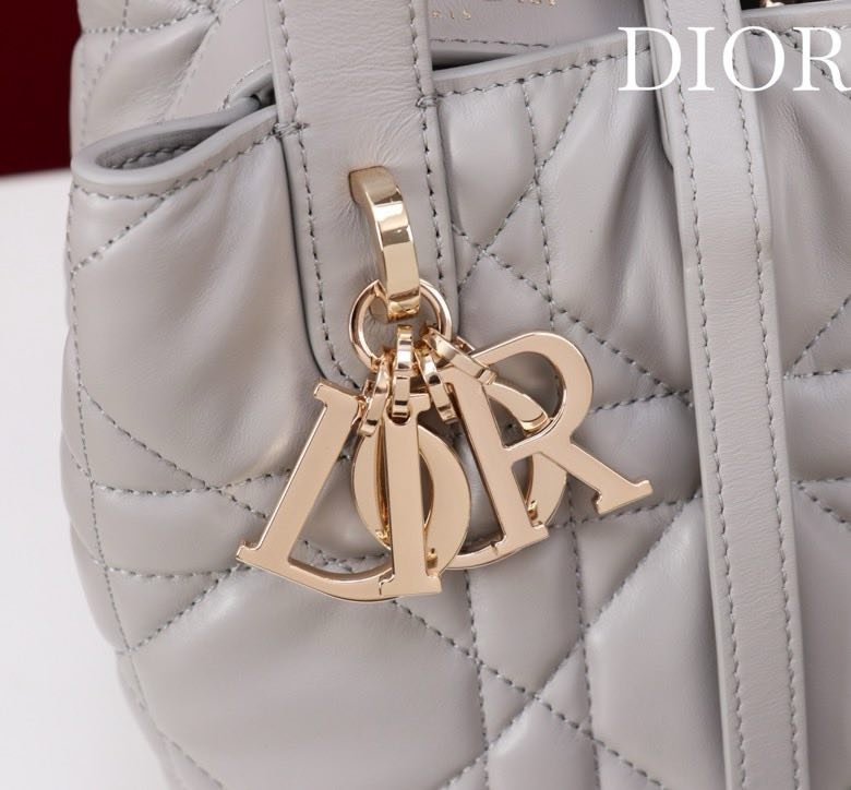 Сумка кожаная Dior Toujours 18 см фото 9