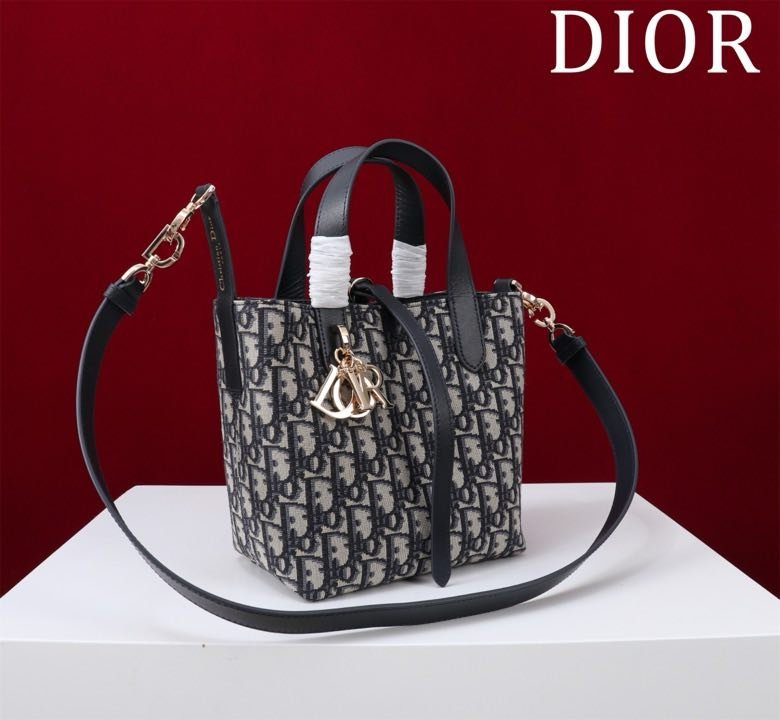Сумка кожаная Dior Toujours 18 см фото 9
