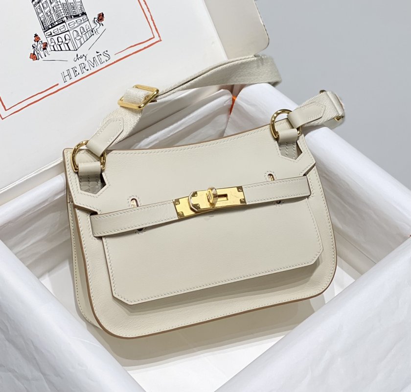 Сумка кожаная Evercolor Jypsiere crossbody 23 см