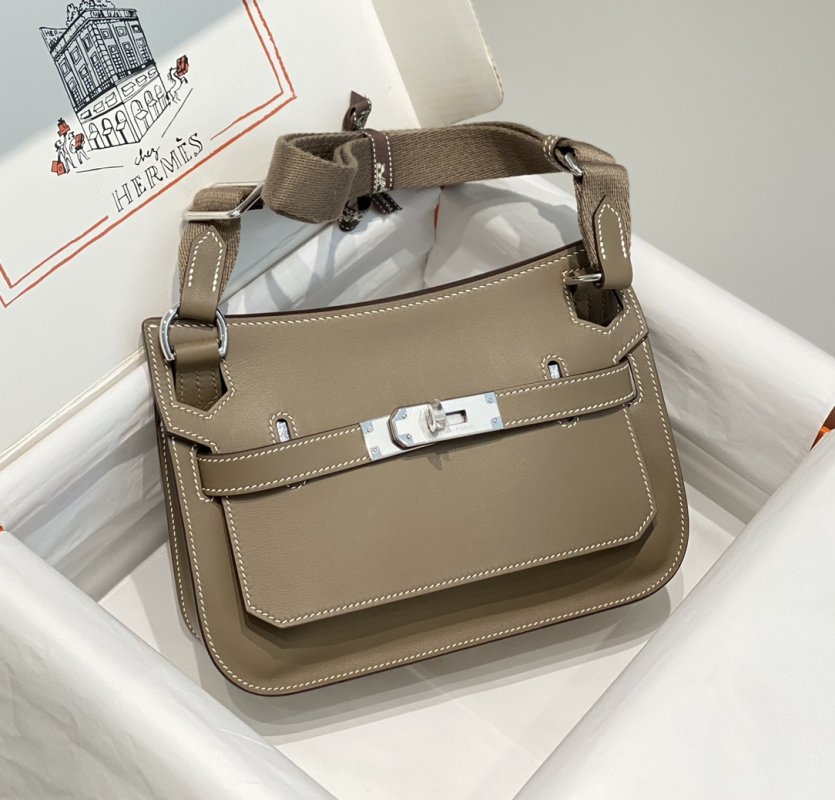 Сумка кожаная Evercolor Jypsiere crossbody 23 см
