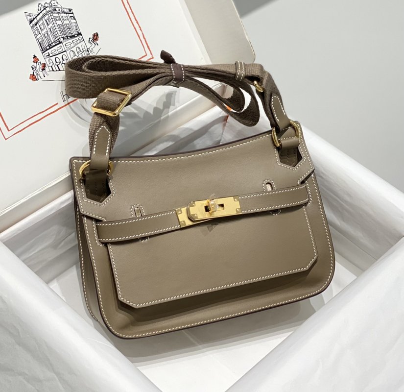 Сумка кожаная Evercolor Jypsiere crossbody 23 см