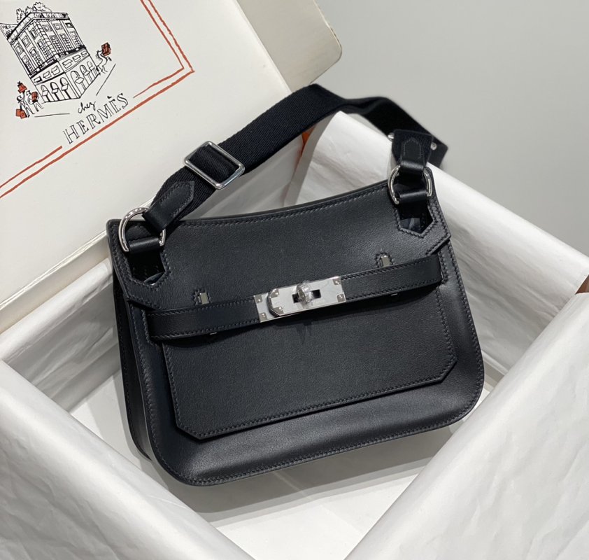 Сумка кожаная Evercolor Jypsiere crossbody 23 см