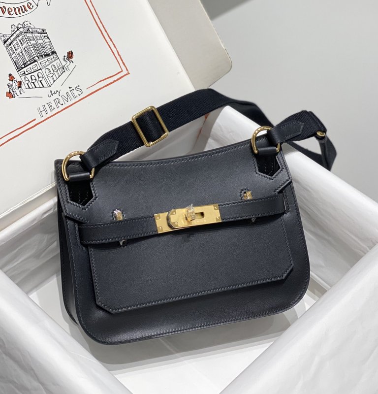 Сумка кожаная Evercolor Jypsiere crossbody 23 см