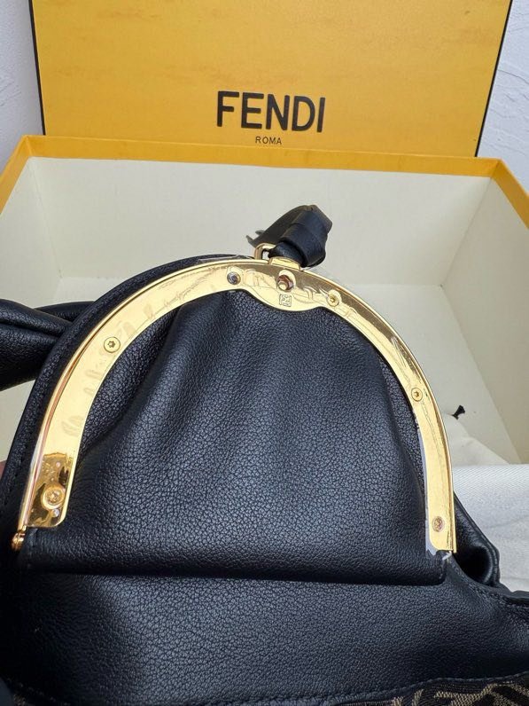 Сумка шкіряна FENDI Spy Small 32 см фото 3